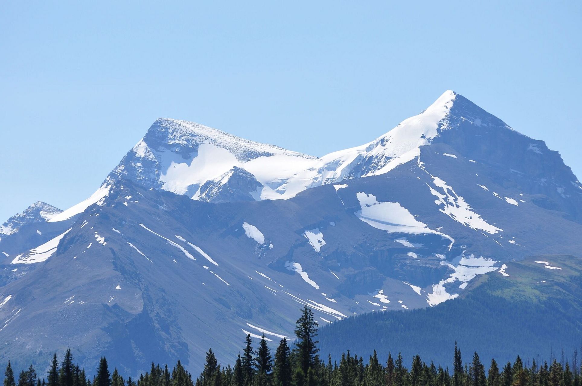 加拿大洛基山之贾斯珀国家公园玛琳湖 玛琳湖(maligne lake)就像一颗