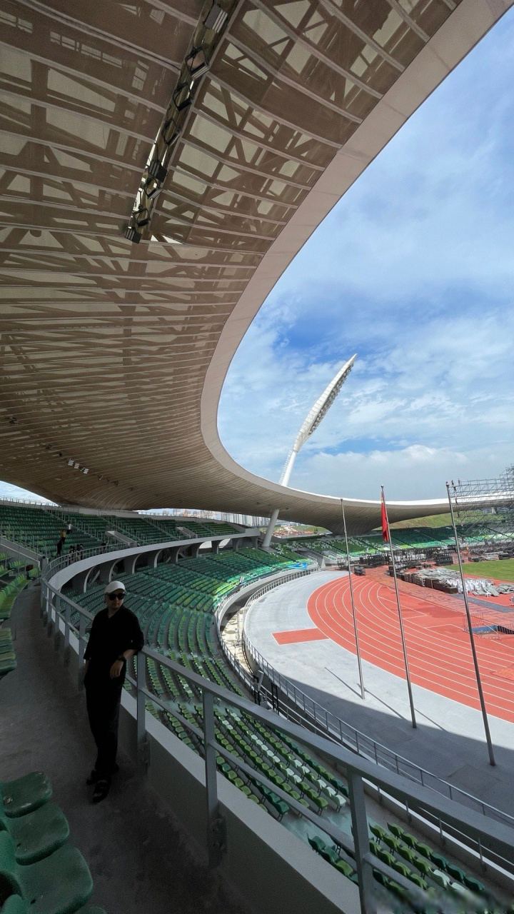 打卡马岩松设计的衢州体育馆