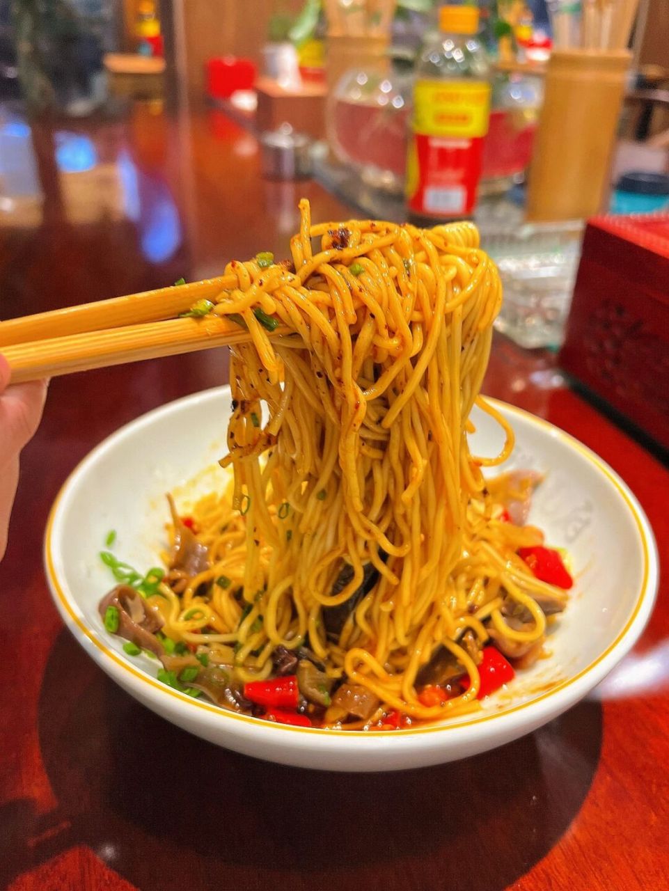 人生不过三碗面 人面 情面 场面 吃好这三碗面并不容易 再豪华的场面