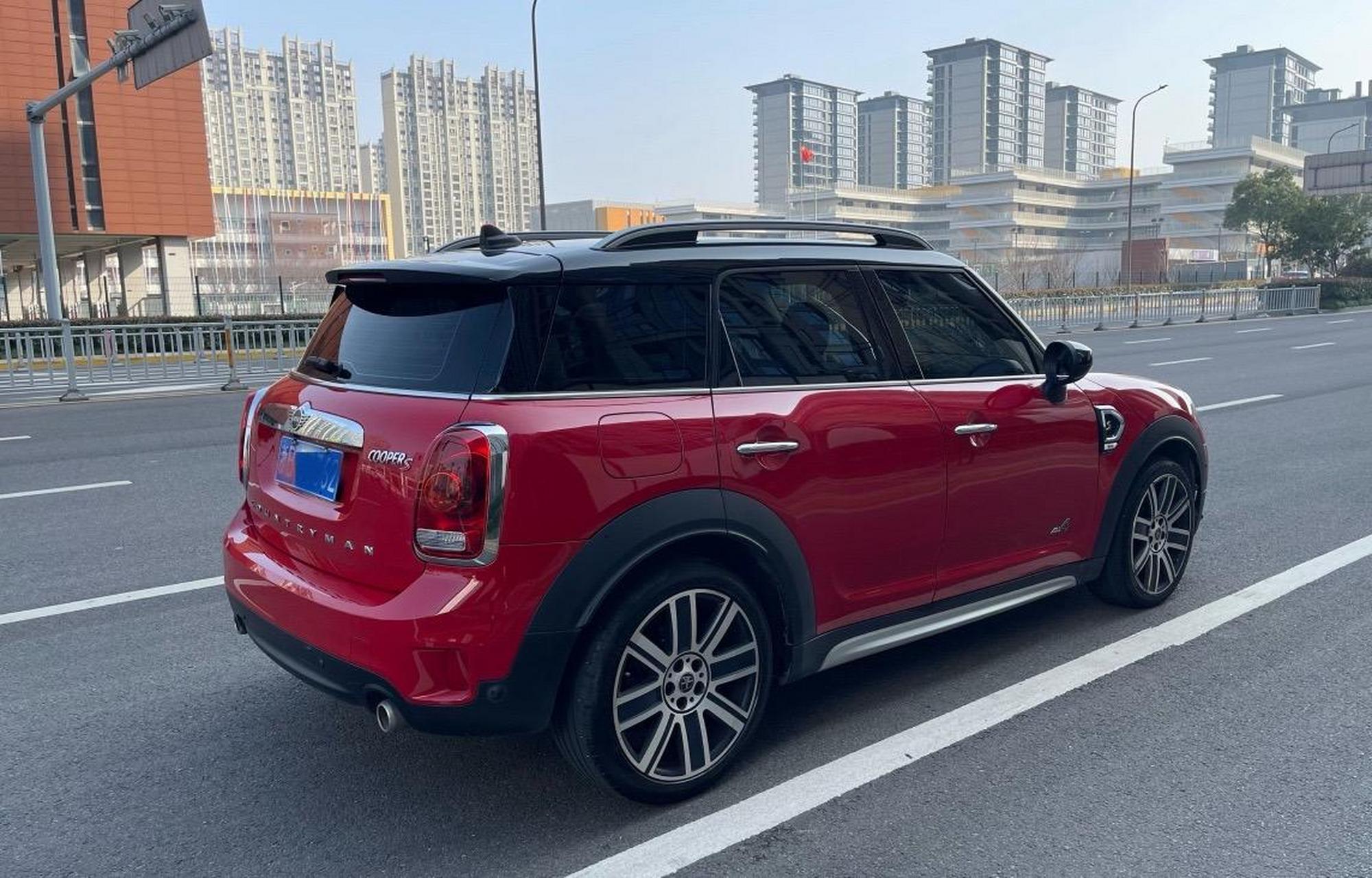 宝马minicountryman5门艺术家2.0t顶配 售价:15.