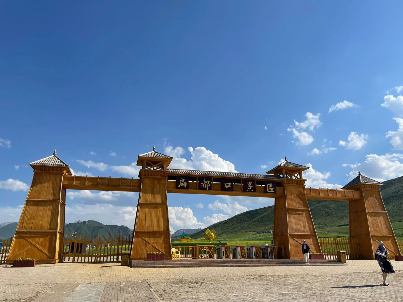 day8:扁都口油菜花景区15号前免费93 扁都口看万亩油菜花,风景很美