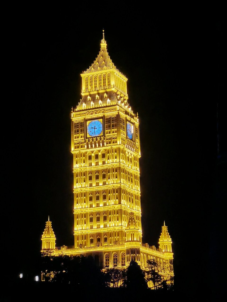 红河开远钟楼 名为"凤凰楼"的欧式建筑,坐落于红河州开远市,从昆明坐1