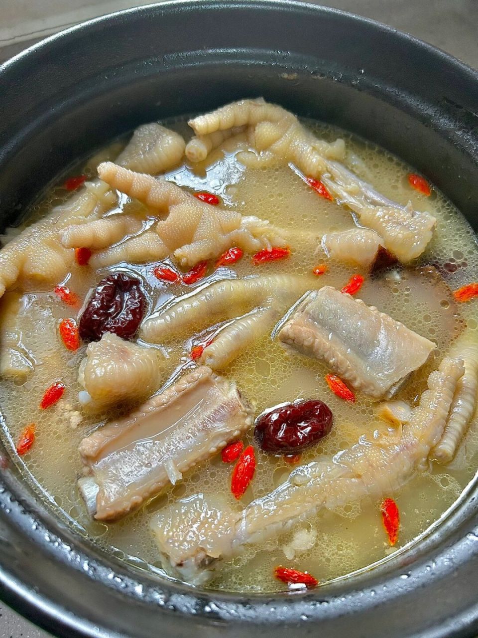 药膳鸡脚排骨汤!滋补养颜,补气血! 我妈的拿手菜!