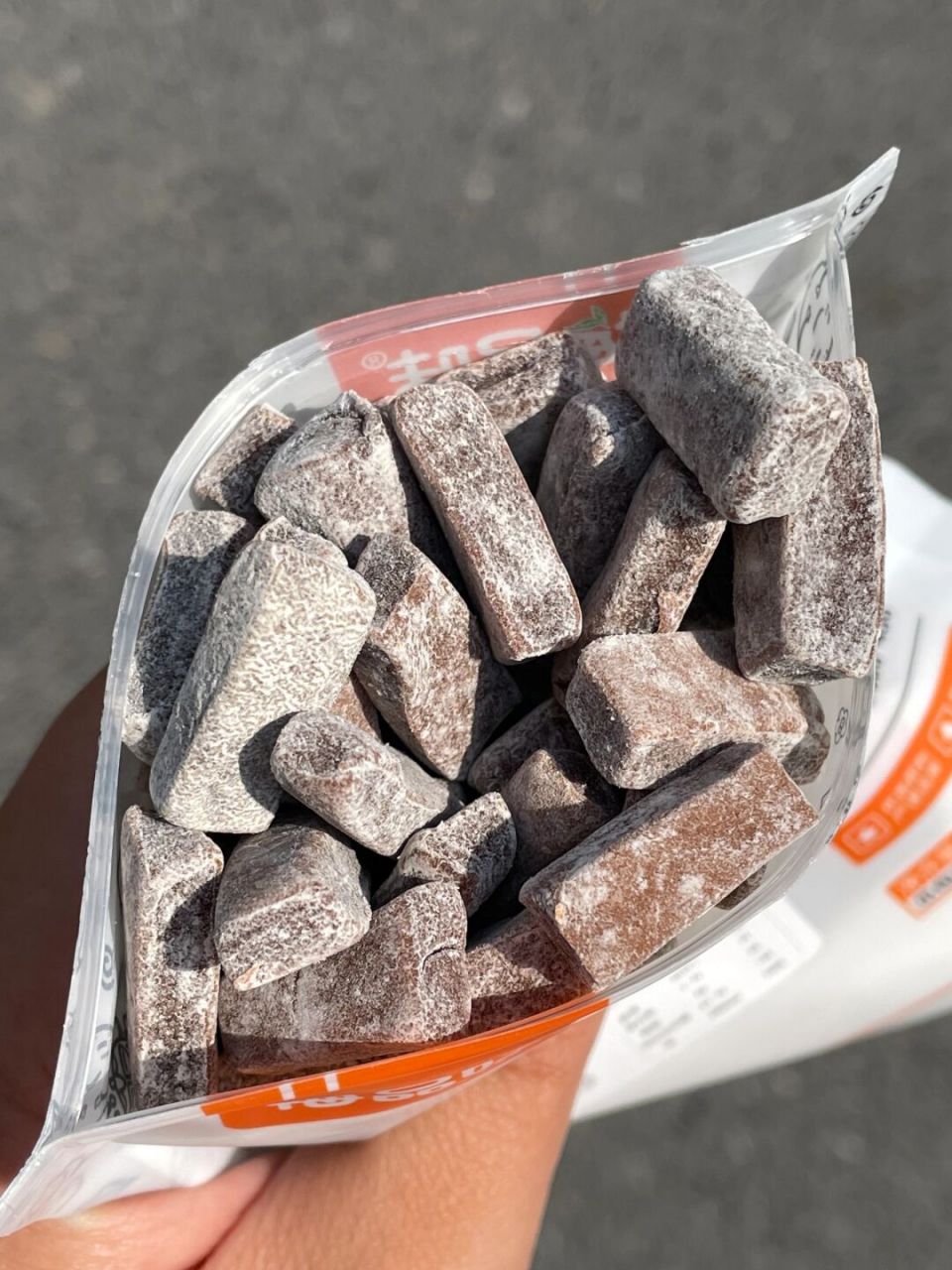 酸梅糕!软软糯糯的口感,很扎实! 一口下去直冲脑门~巨酸!