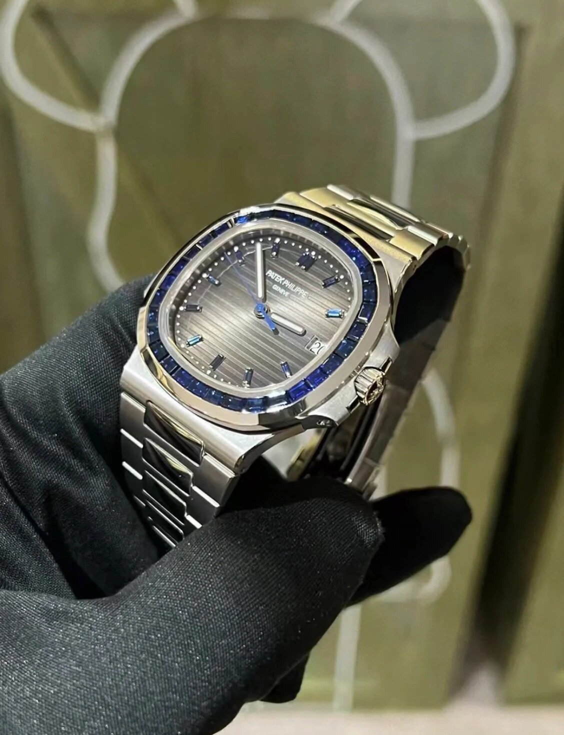 百达翡丽5711p蓝宝石 品牌:爱彼ap 型号:5711p 成色:专柜展示品