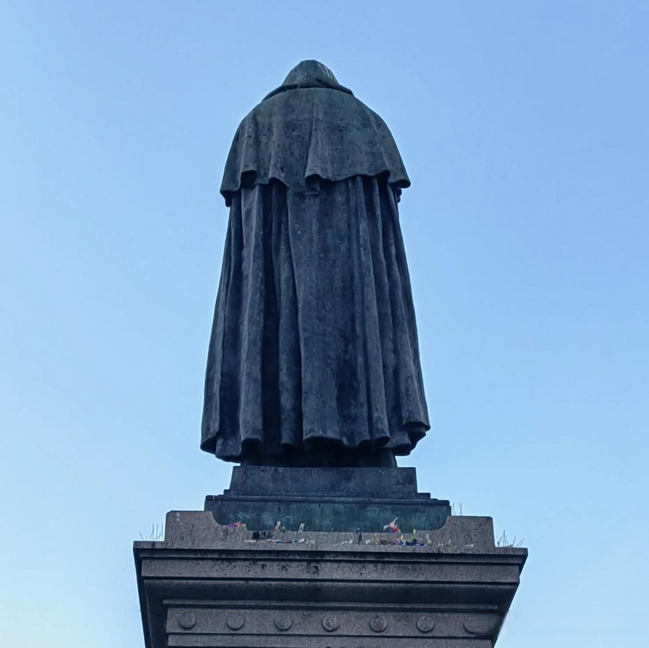 意大利罗马鲜花广场和布鲁诺雕塑参观 布鲁诺雕像位于意大利罗马的