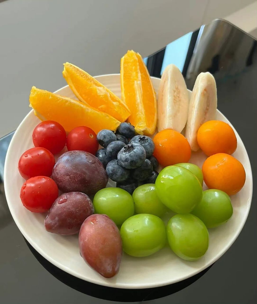 朋友圈文案|高级小众吃水果文案 最放松的状态大概就是追着自己喜欢的