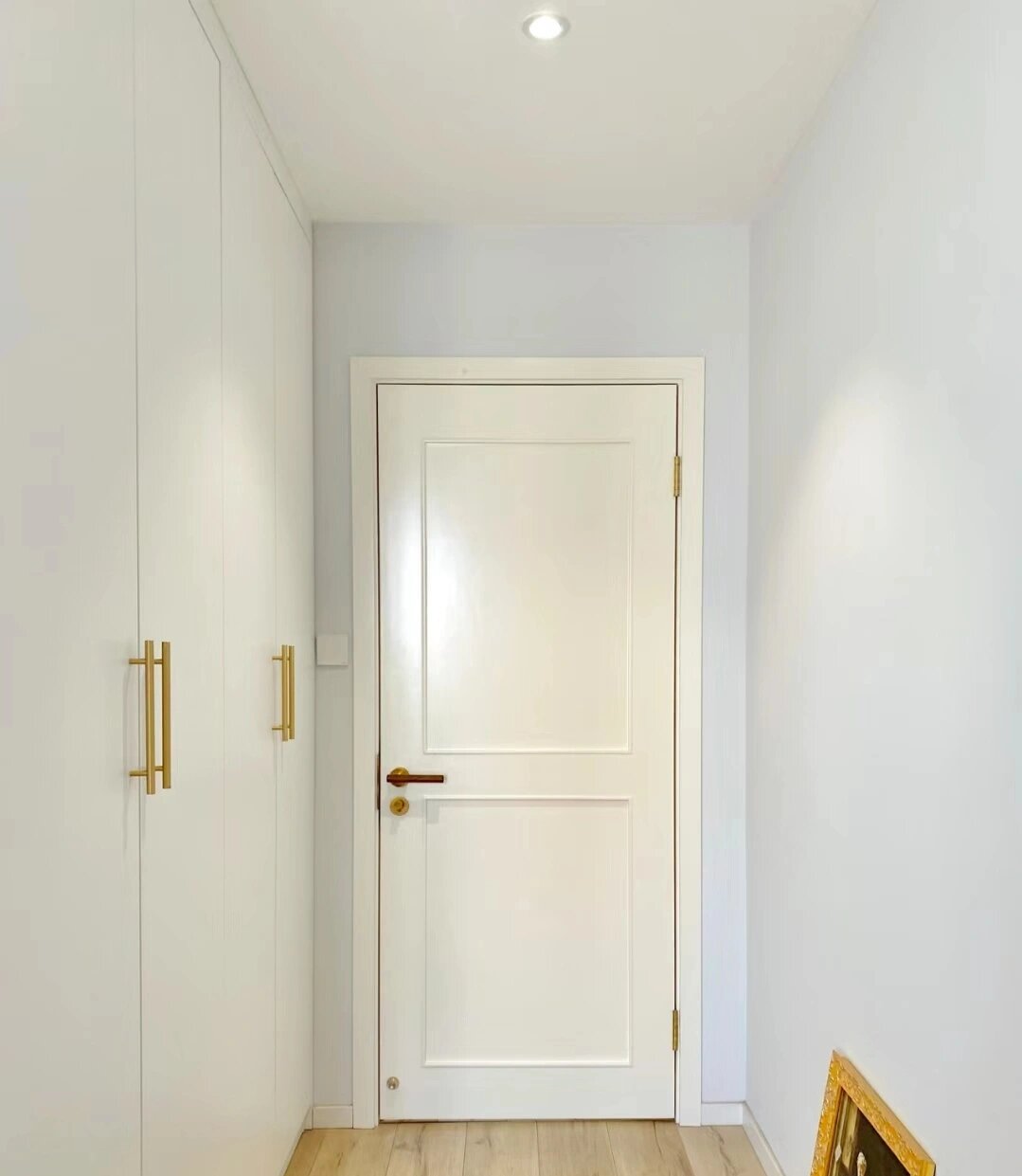 白色室内门