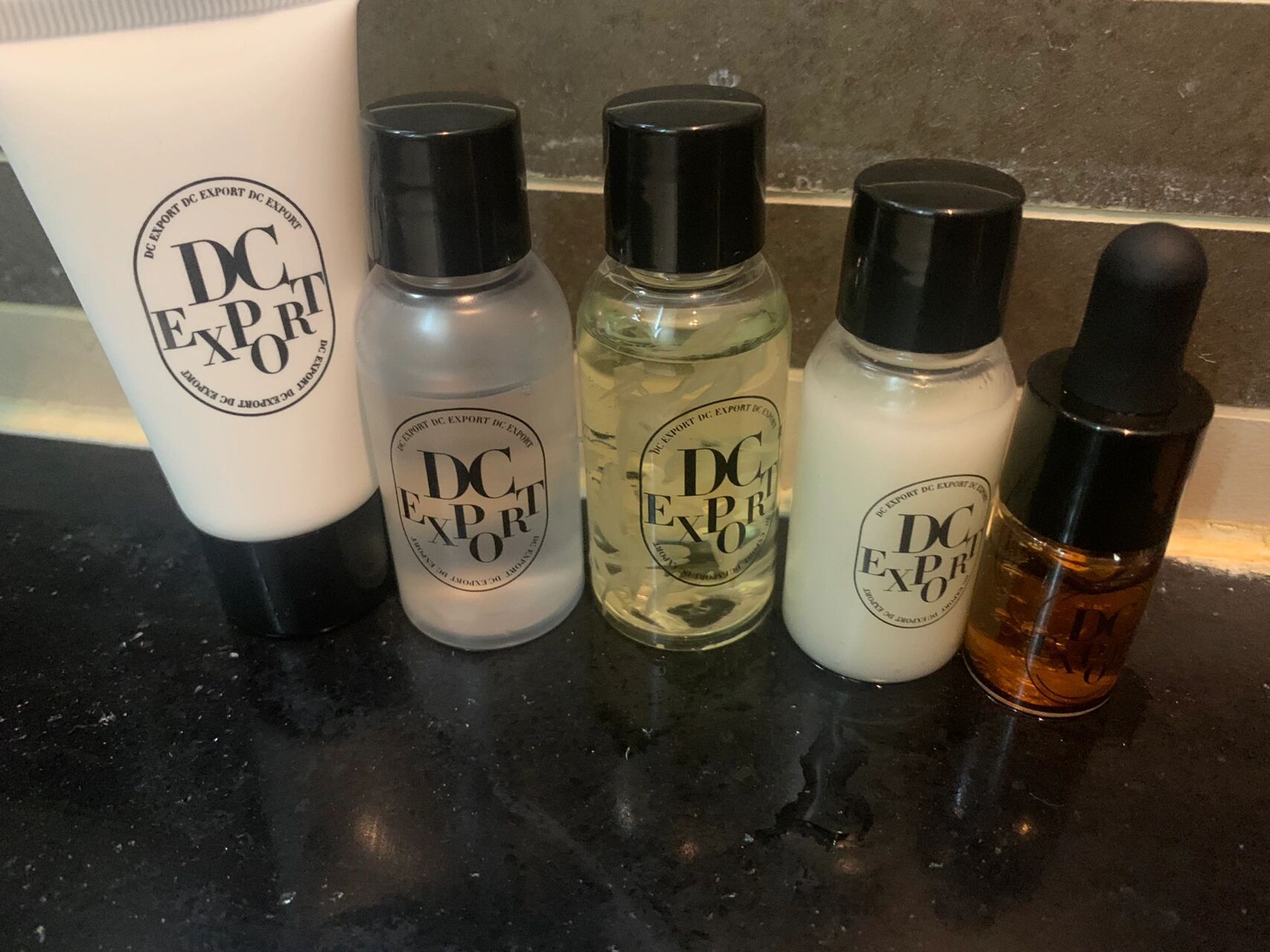 dc药局 叶海洋 护肤品试用 风很大,入个试用装试试,本人混干,35 ,坐标