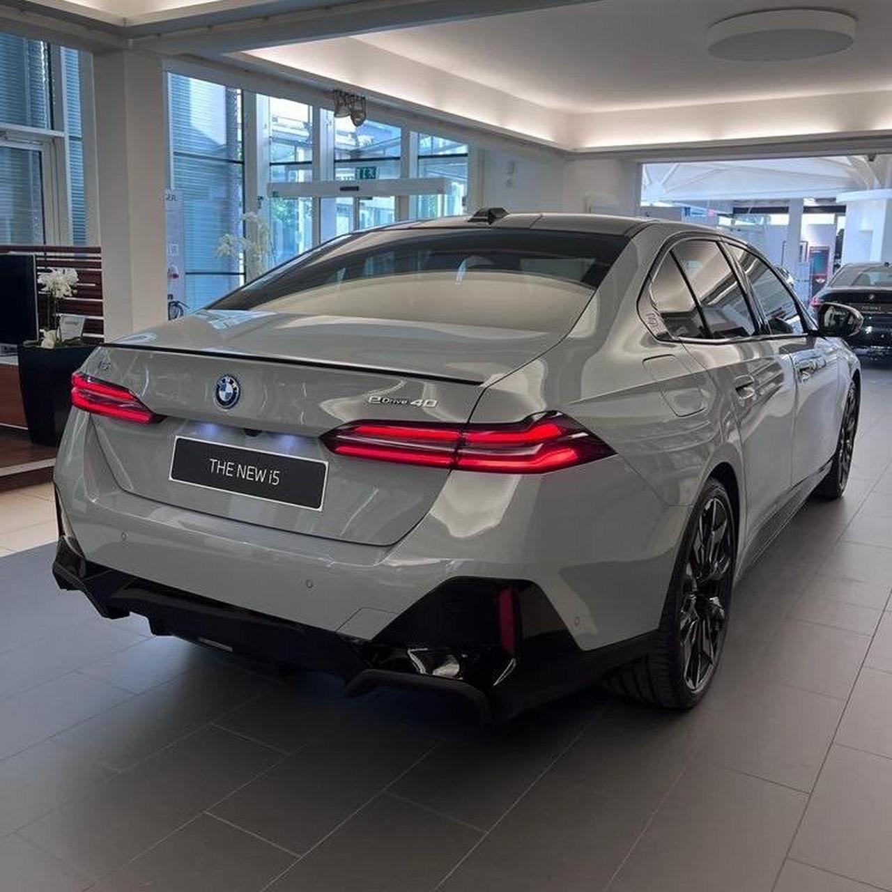 2024款全新换代宝马5系到店实拍.十月全球上市!