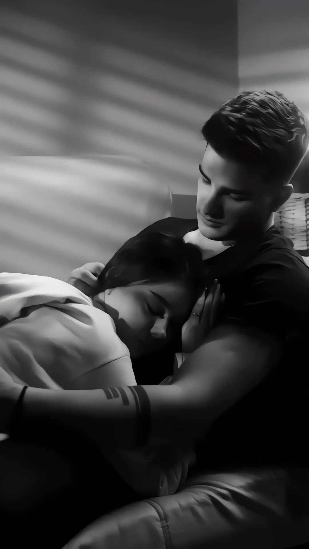 而然地,和谐的相处是不会骗人的,就是想亲着,想缠绵着,想在你耳边吹气