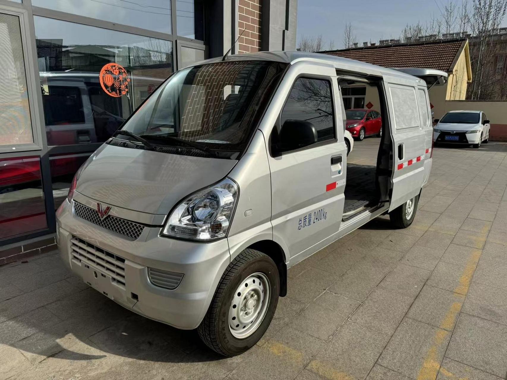 五菱荣光ev新能源货车,续航300公里,国轩电池,物流送货,城际派送非常