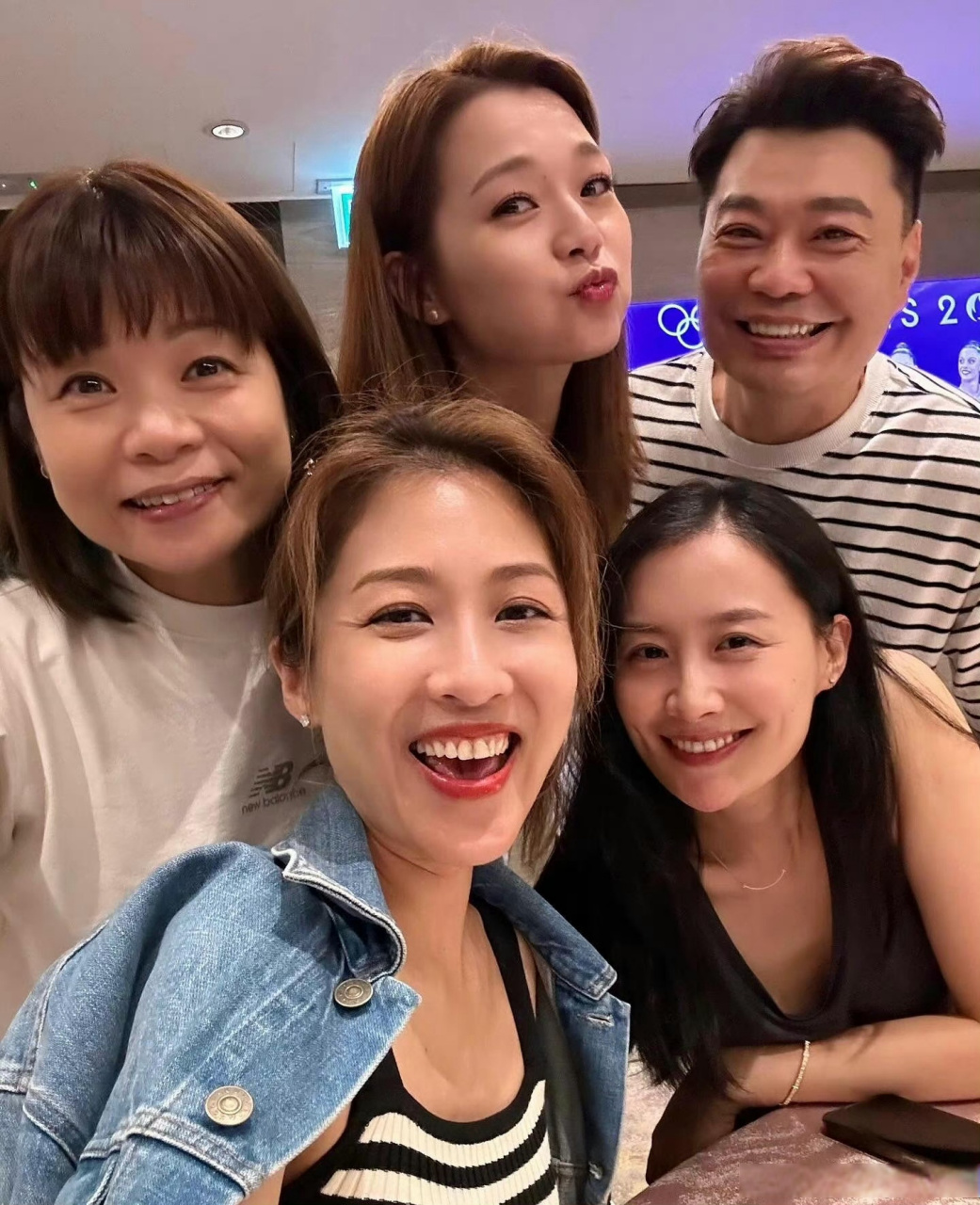 陈法拉,陈敏之,阮兆祥,吕慧仪,阮小仪亲密合影,几位女神还是那么美!