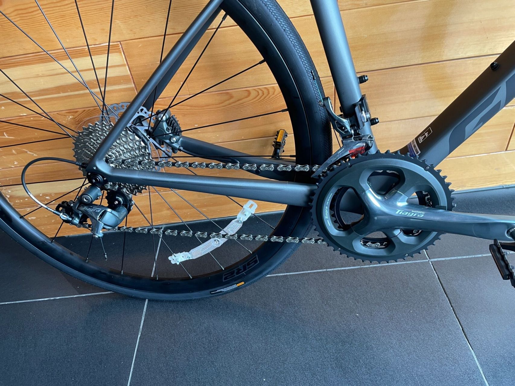 defy adv e 碳纤维车架 shimano tiagra 油压碟刹套件 铝合金轮组搭配