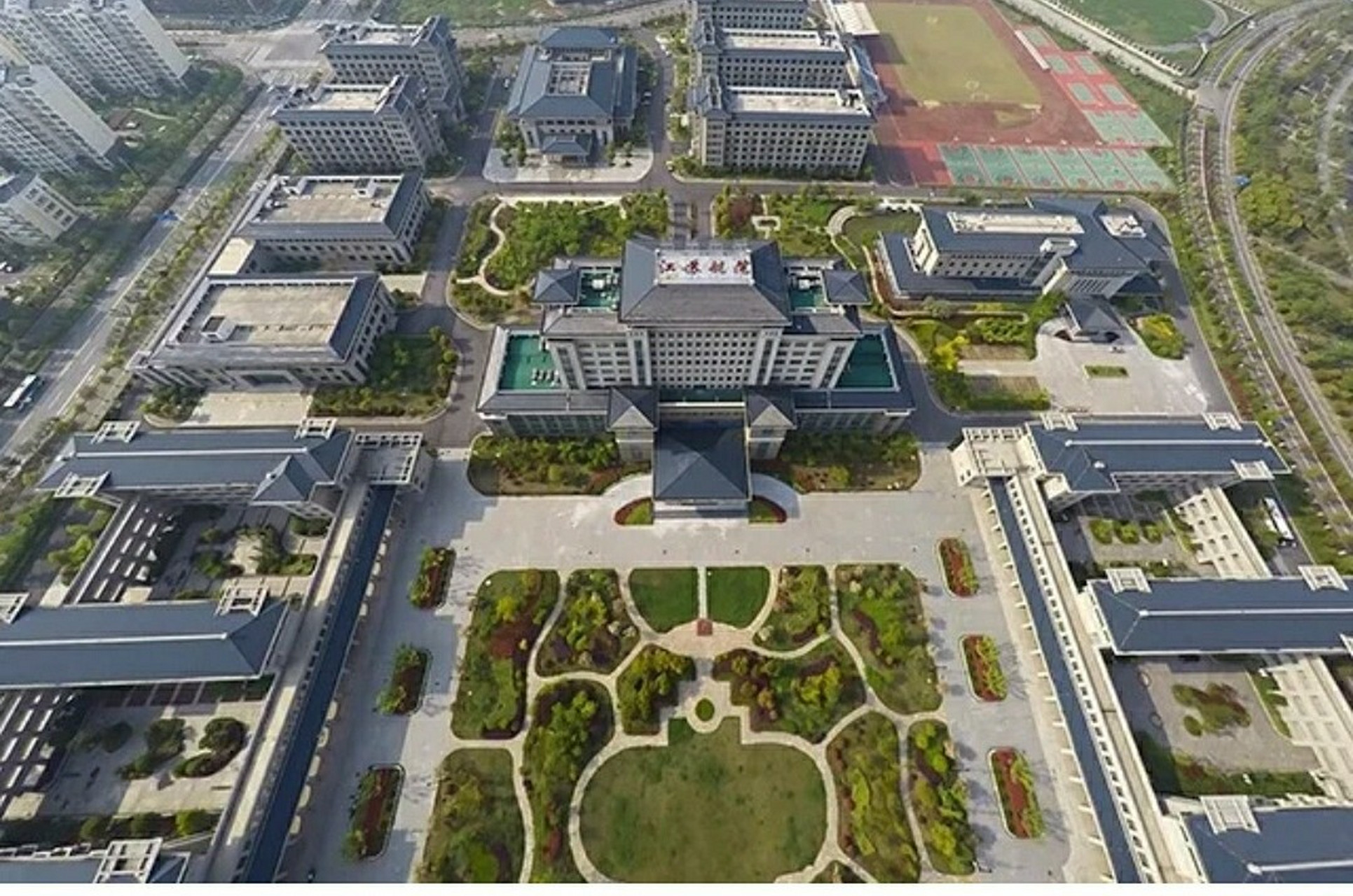 高职扩招江苏航空职业技术学院(可住校) 海阔凭鱼跃,天高任鸟飞.