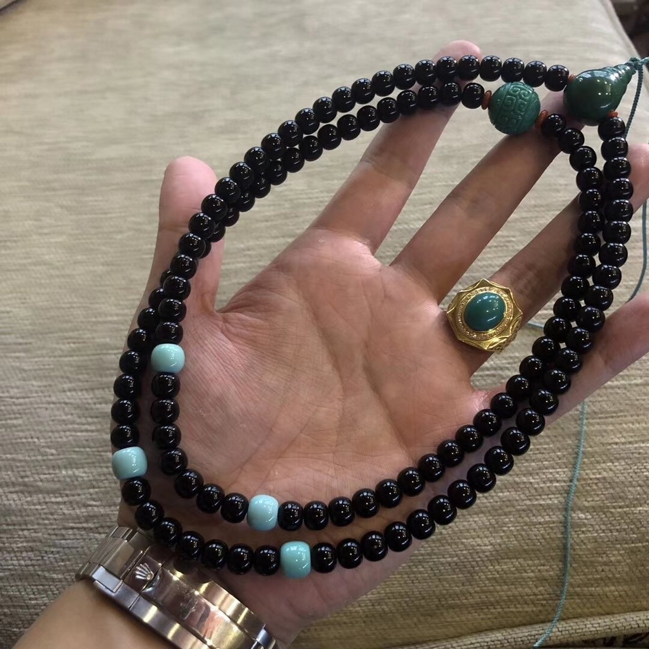 佛珠説—顶珠91 顶珠:原指帽上大珠装饰,象征着权势和身份.