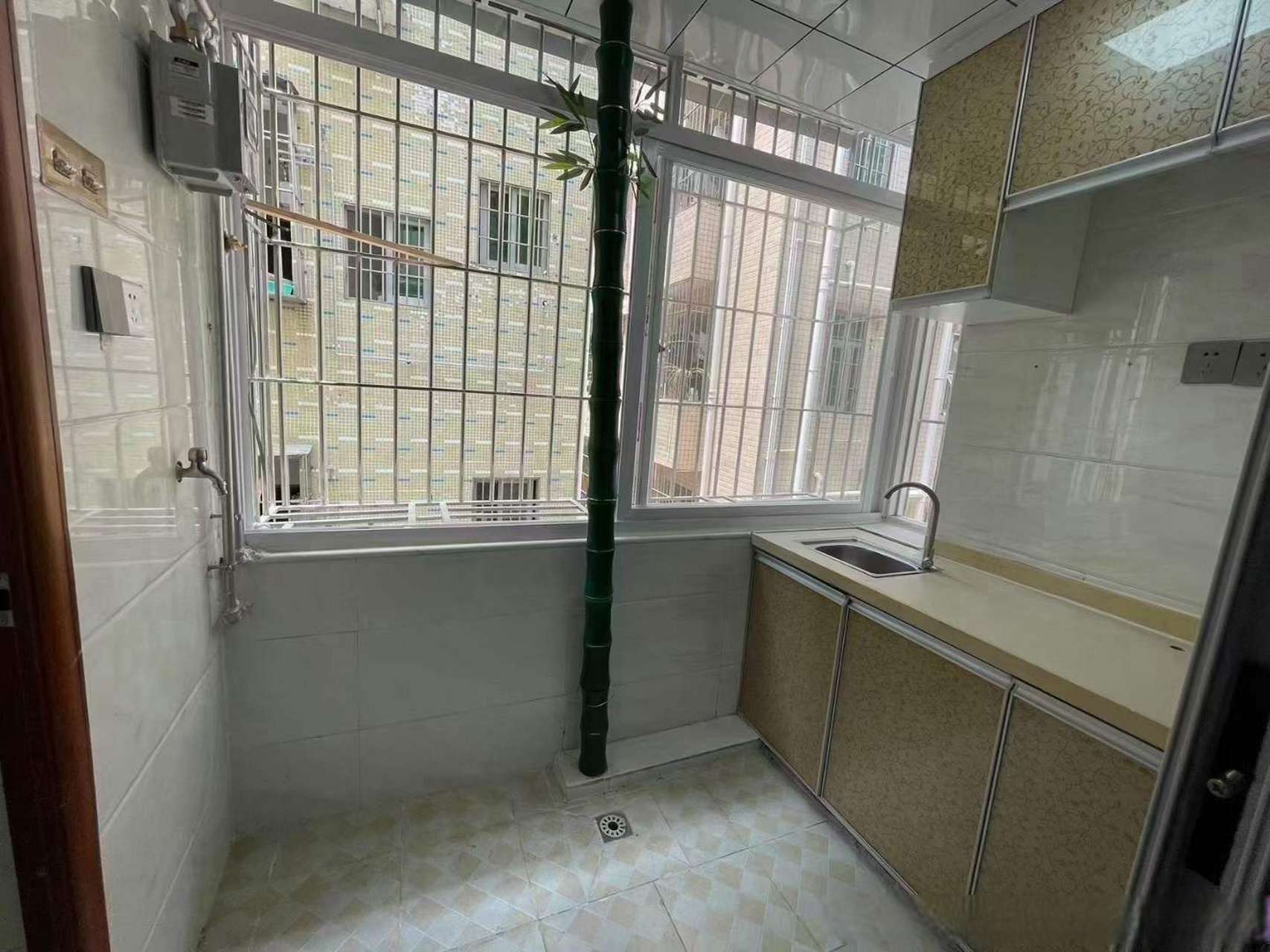 坂田象角塘吉祥花园,岗头地铁站一百米,华为地铁站,雪象地铁站也近在