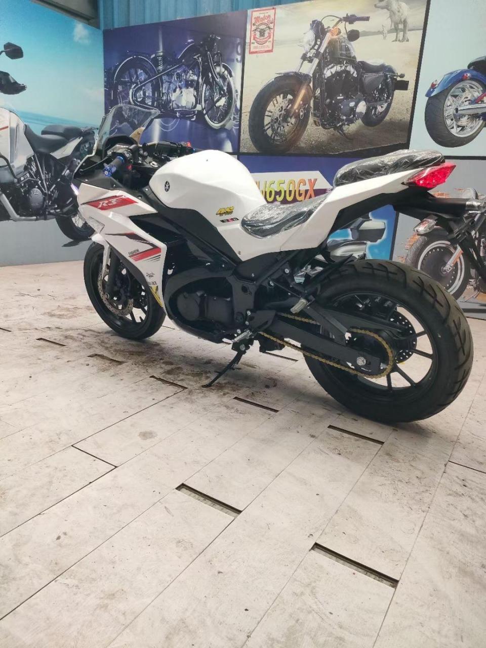 极品雅马哈款r35,液晶表六速双缸350m4排气,双恶魔眼,最高配置几乎