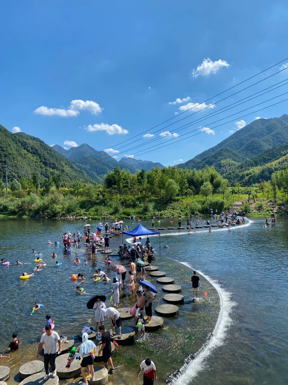 94地址:龙鳞坝位于杭州富阳富春江支流壶源溪中段,全长约118米 90