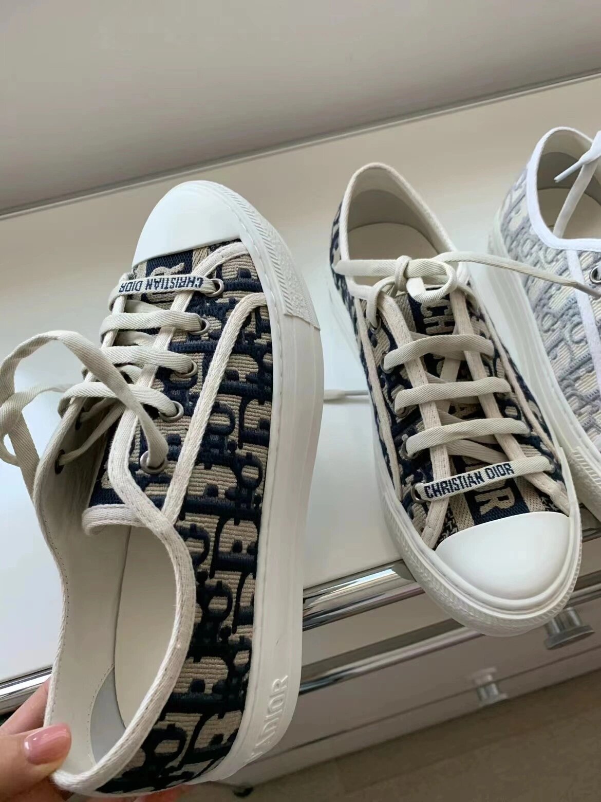 dior老花帆布鞋 dior经典老花帆布鞋绝对是经典中的经典 灰色和深色都