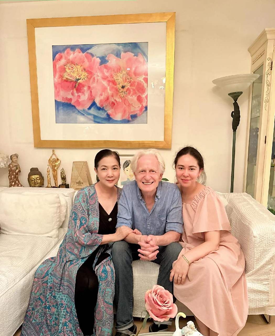 沈丹萍和德国丈夫乌韦一共有两个女儿,大女儿已经结婚生子,女婿长得