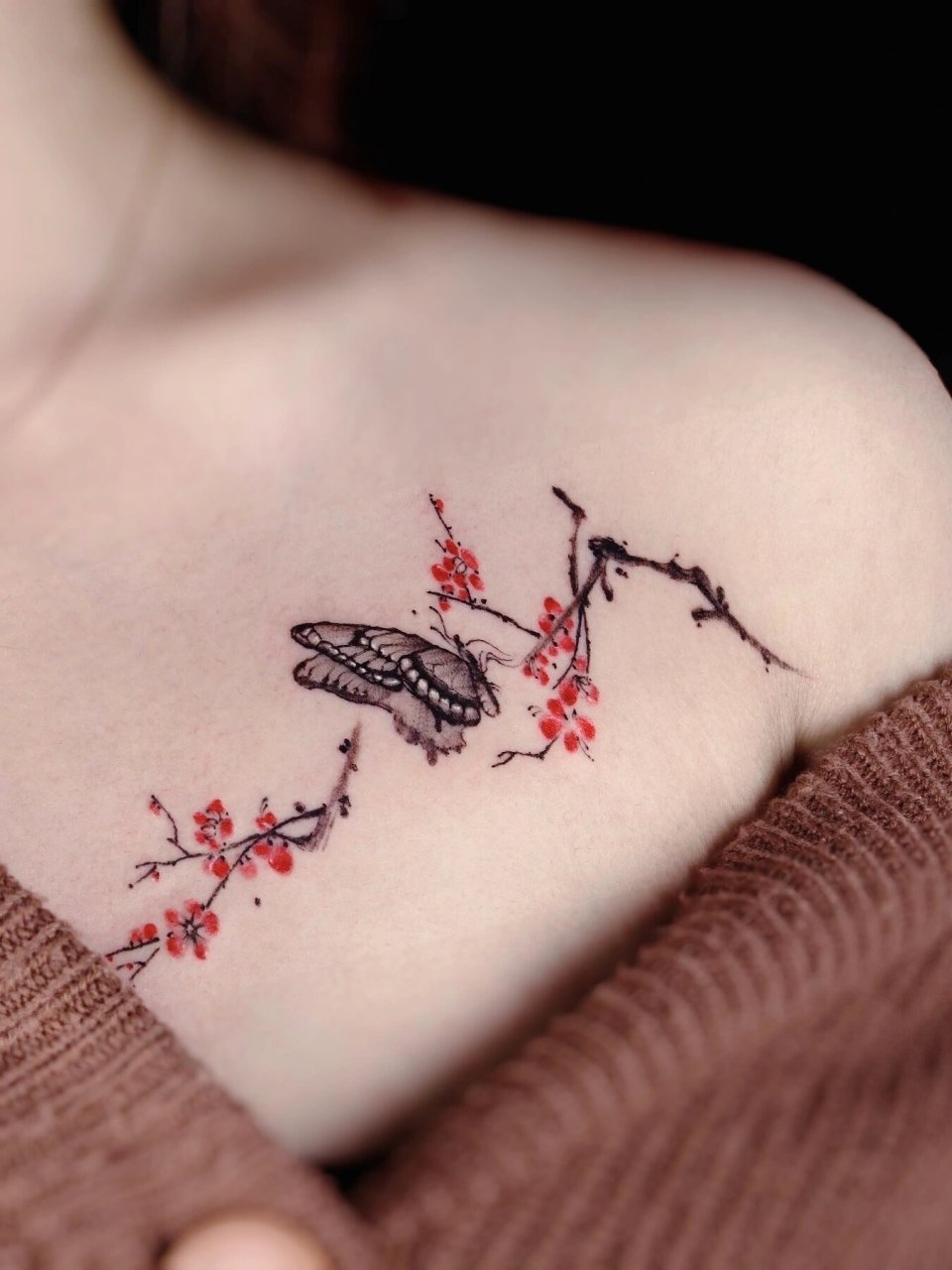 昆明纹身|女神锁骨梅花刺青 疏影横斜水清浅,暗香浮动月黄昏