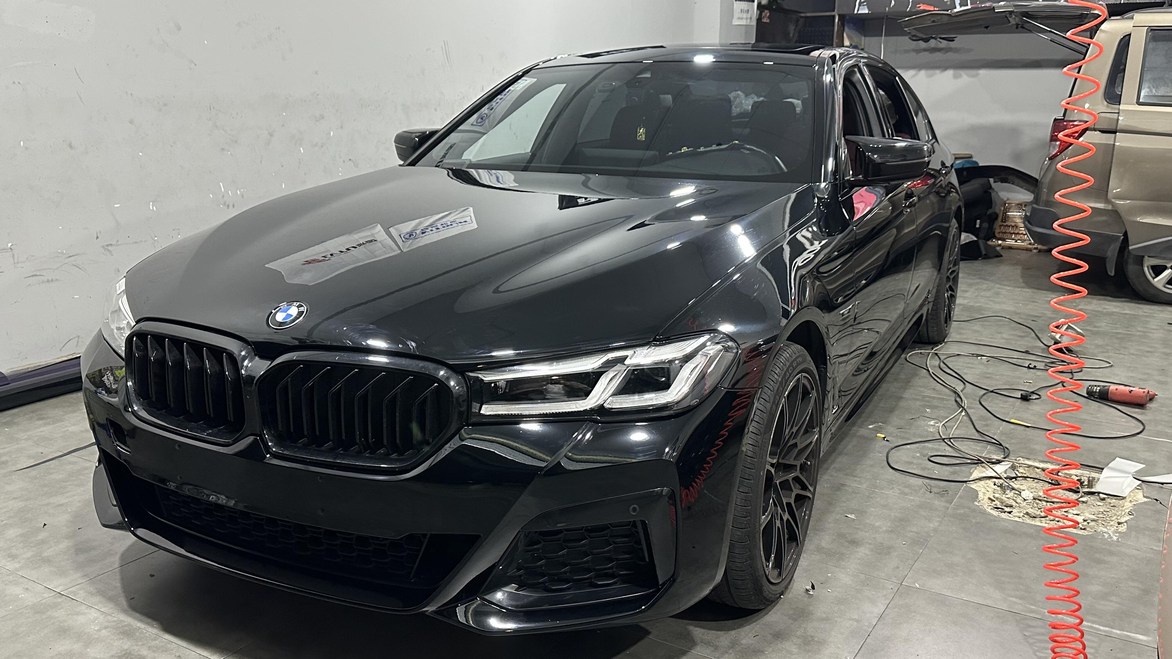 原车白色改黑武士