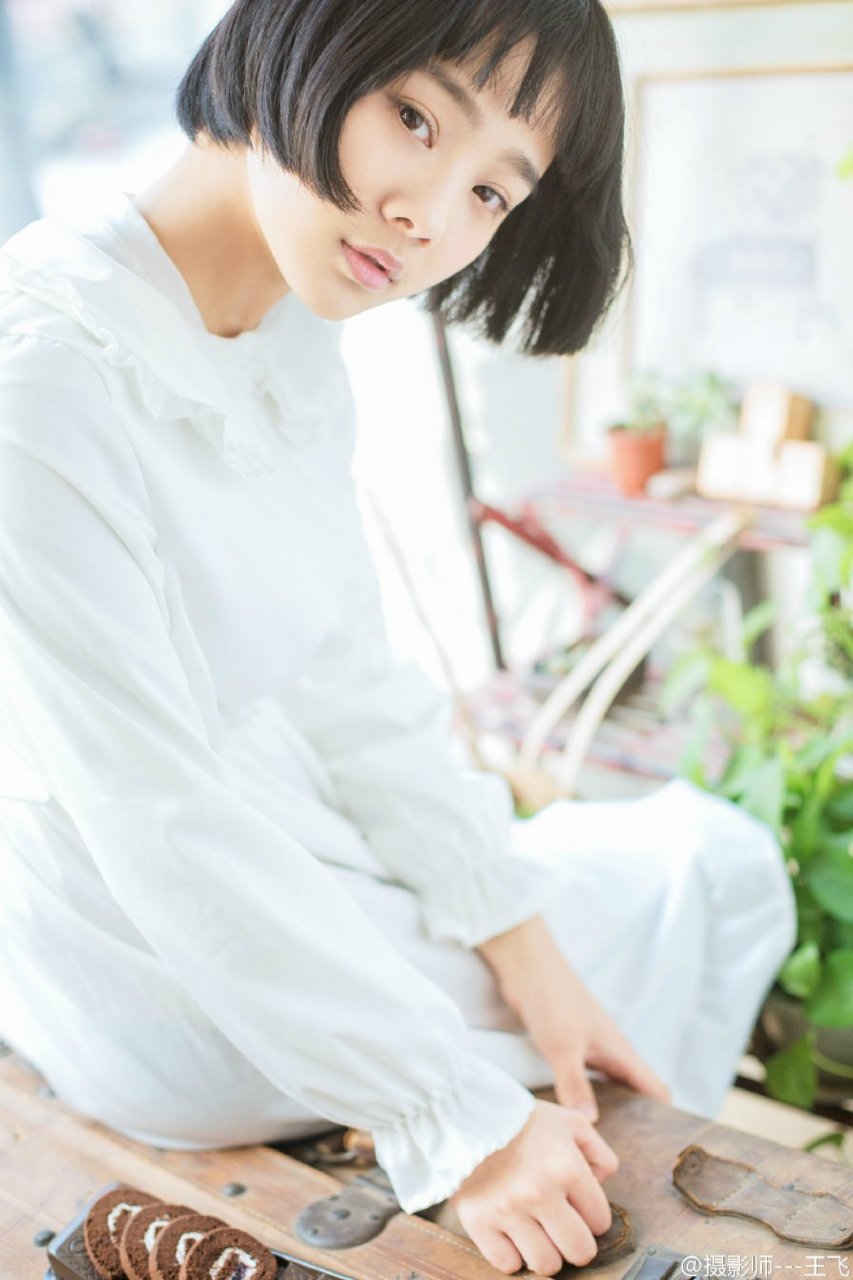鲁照华,出生于河南焦作,2019年毕业于中央音乐学院,于正旗下艺人.