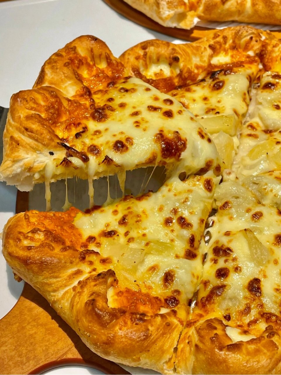 新出的披萨卷边【金奖芝士奶香卷边】也太好吃了吧!