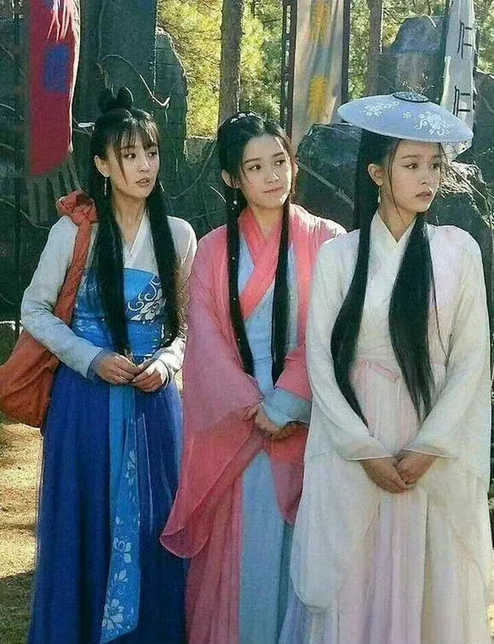 燕子坞三美,王语嫣,阿碧,阿朱 分别是03版本跟21版本