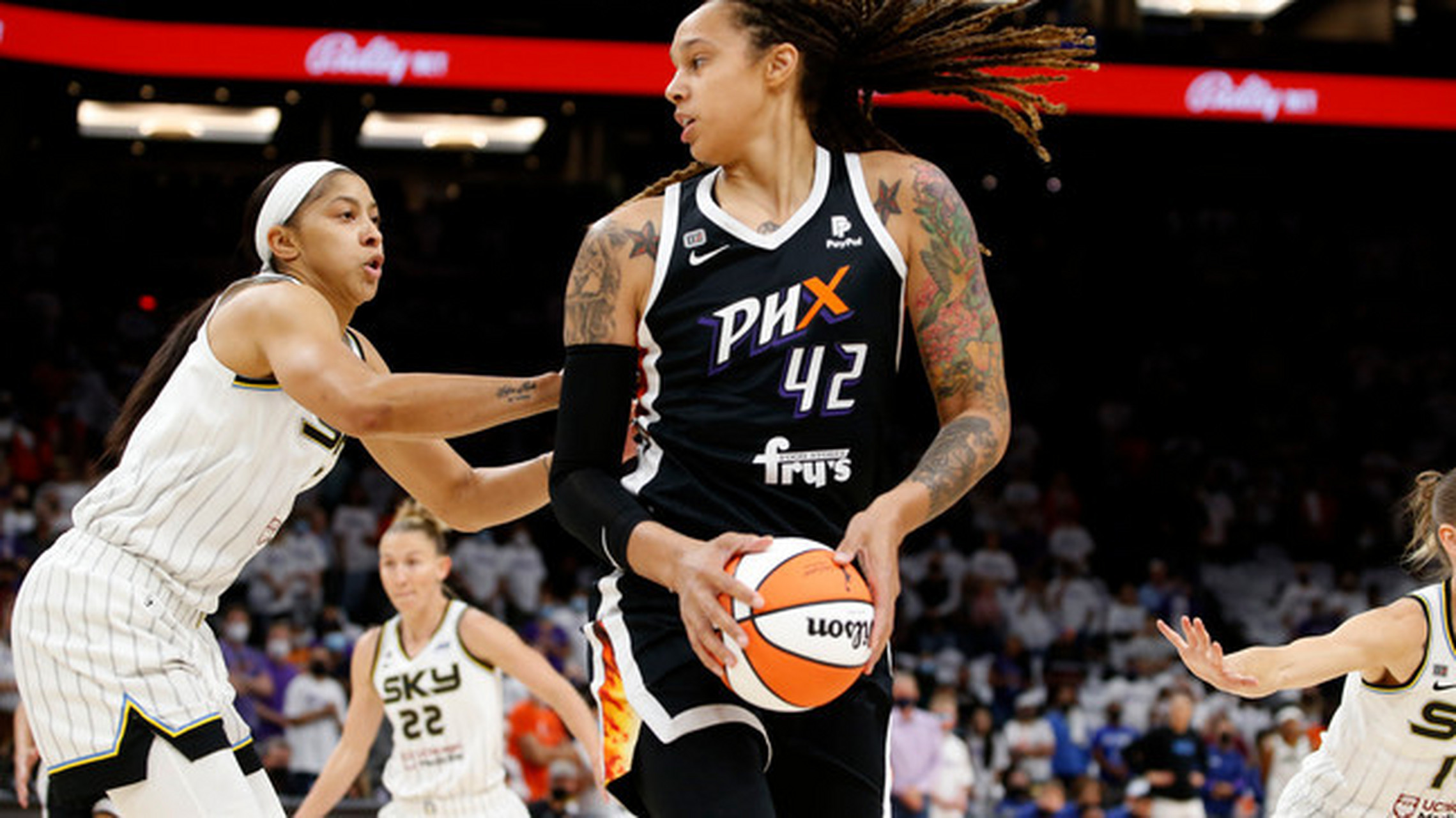 wnba女魔兽布兰妮·格里娜(brittney griner)今年2月在俄罗斯因为涉嫌