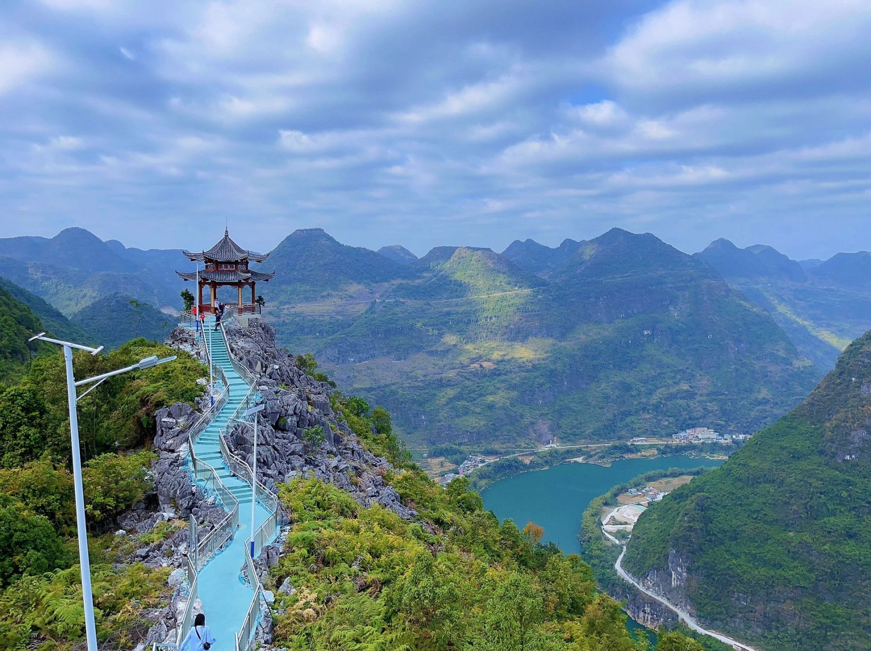 旅游何必去远方,都安就是好地方 都安有一条红水河风景旅游道路,起点