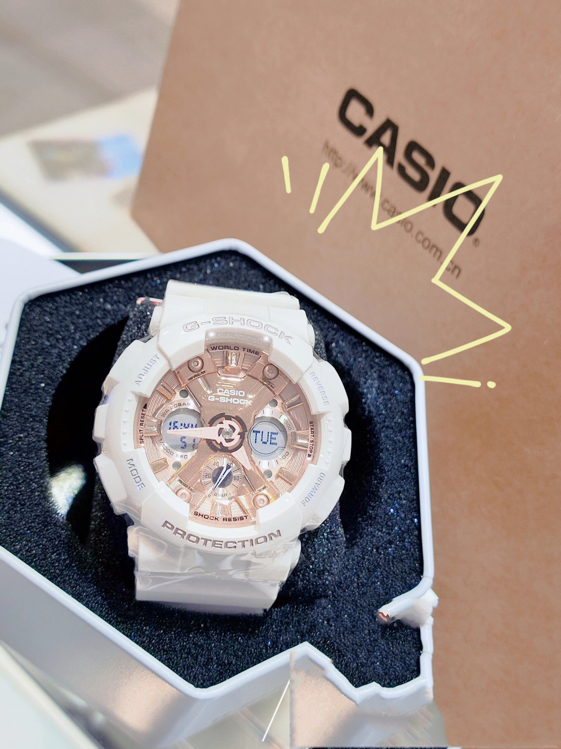 卡西欧g-shock玫金 这是卡西欧为女生推出的一款表盘尺寸更小更加适合