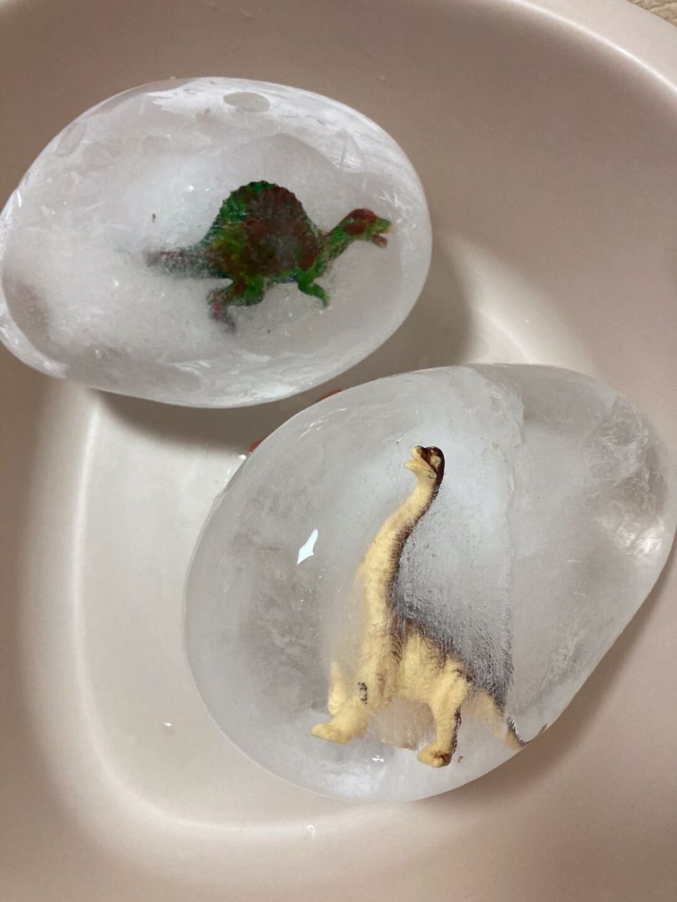 自制"恐龙化石",好玩到起飞～04 冰冻小恐龙蛋03 宝宝太喜欢玩了!