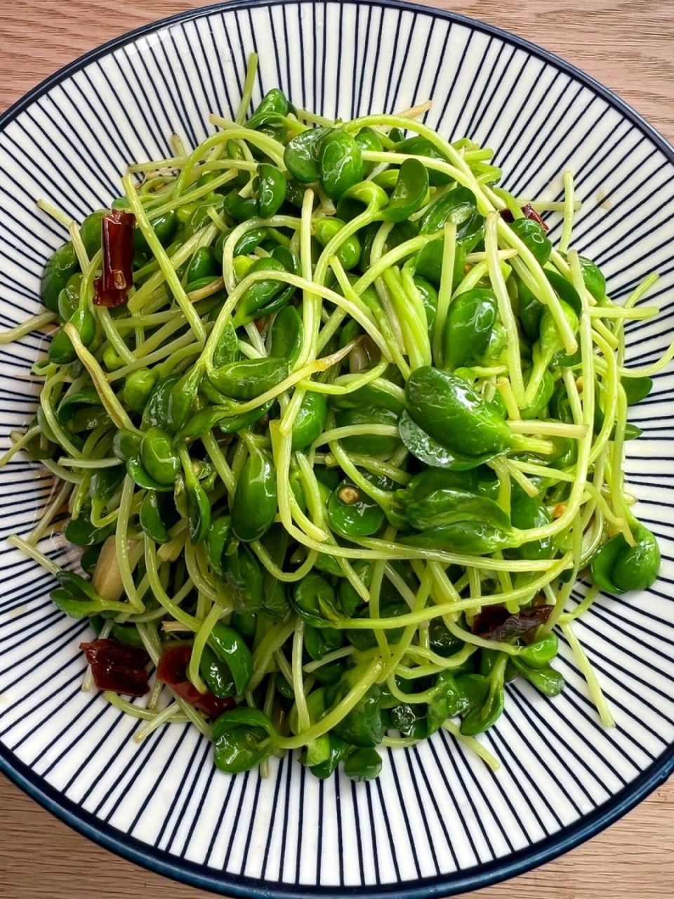 9215豆苗这样炒也太好吃了吧.