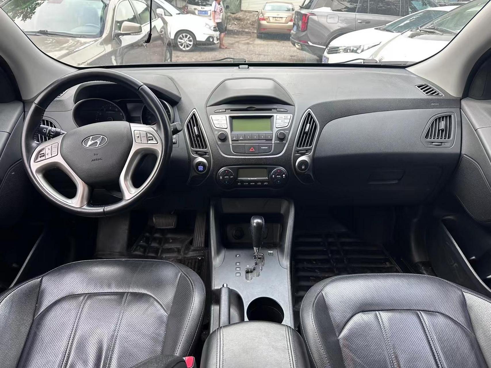 0自动挡,北京现代ix35国五排放一手车安全行驶90,000公里,原版原漆