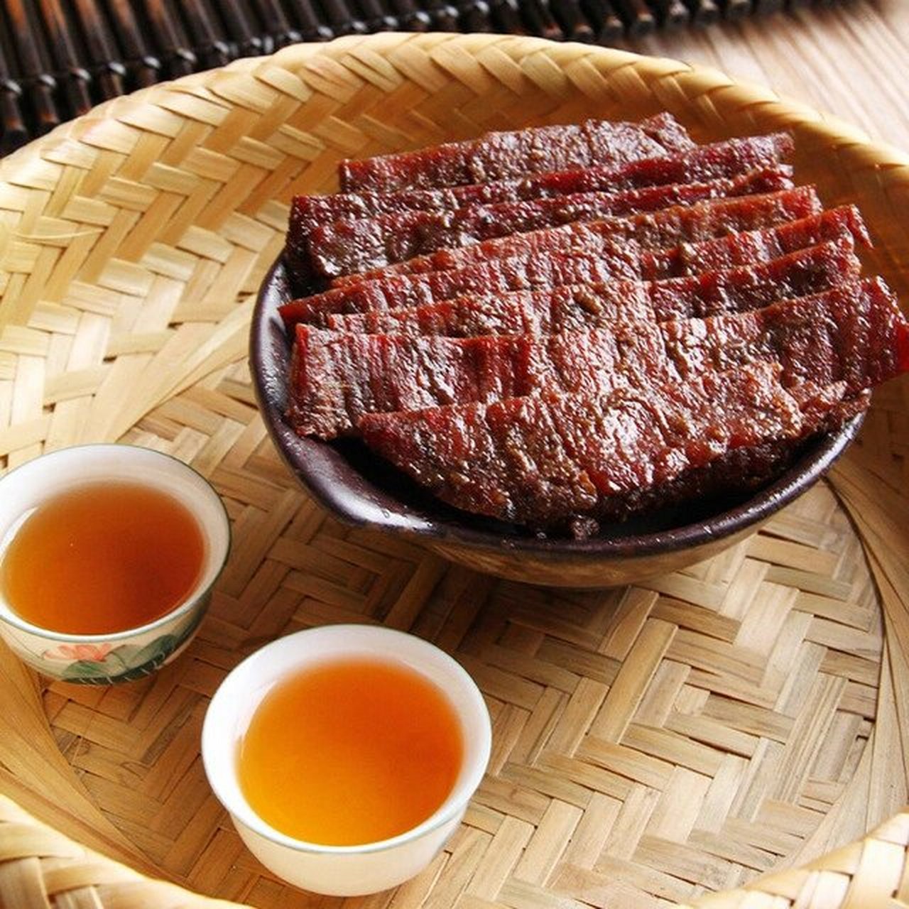 好有嚼味的牛巴 玉林牛巴是我们广西玉林当地的特色美食,玉林牛巴颜色