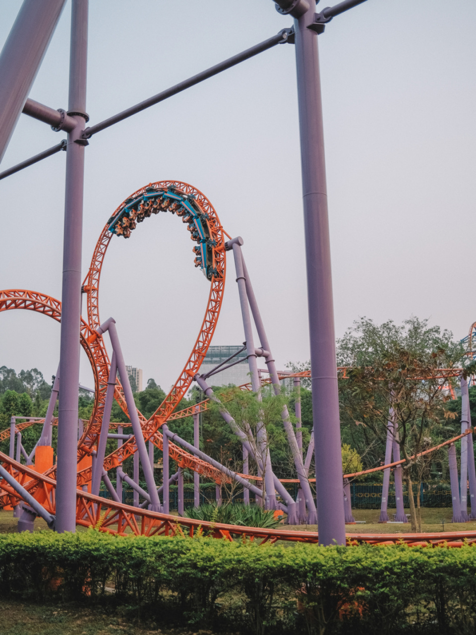 90发现夏天真的好适合游乐场,五颜六色的广州长隆欢乐世界好好拍