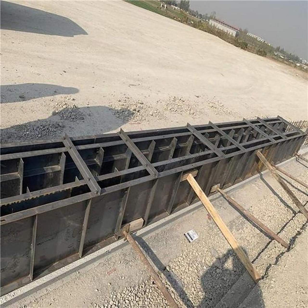 排水沟模板 排水沟钢模板 公路排水沟模板 农田灌溉水沟模板 专业生产