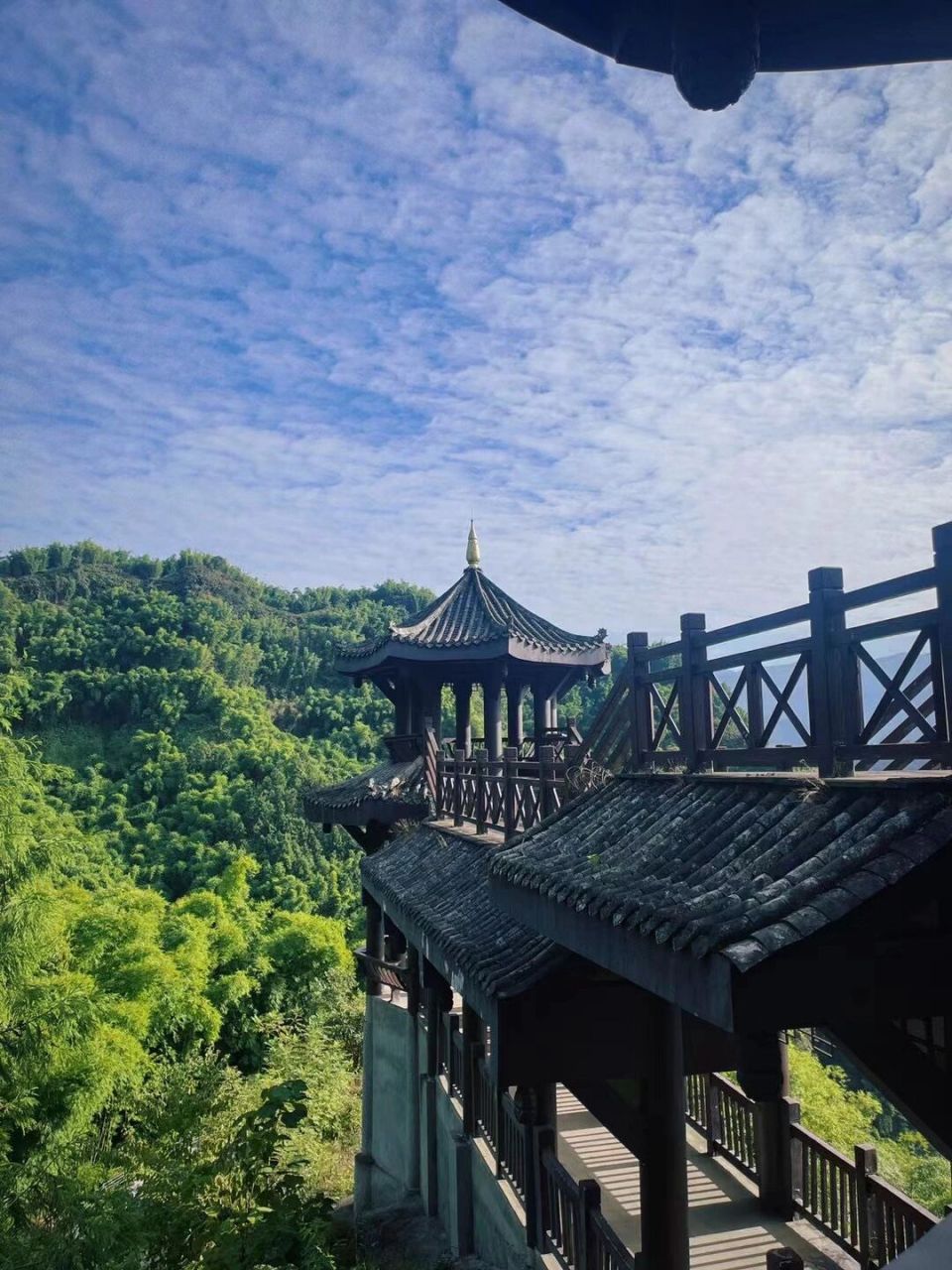 爬山 7215沐川属于乐山管辖的一个县,驱车一个小时景区可以开车