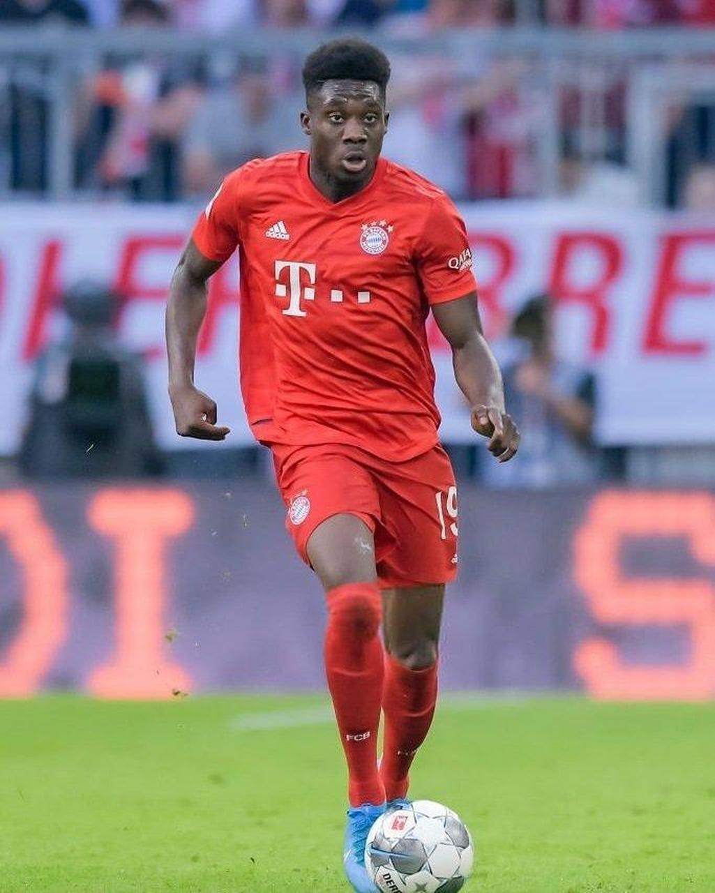 阿方索戴维斯来自加拿大,他是一名速度爆发力都非常突出的边后卫