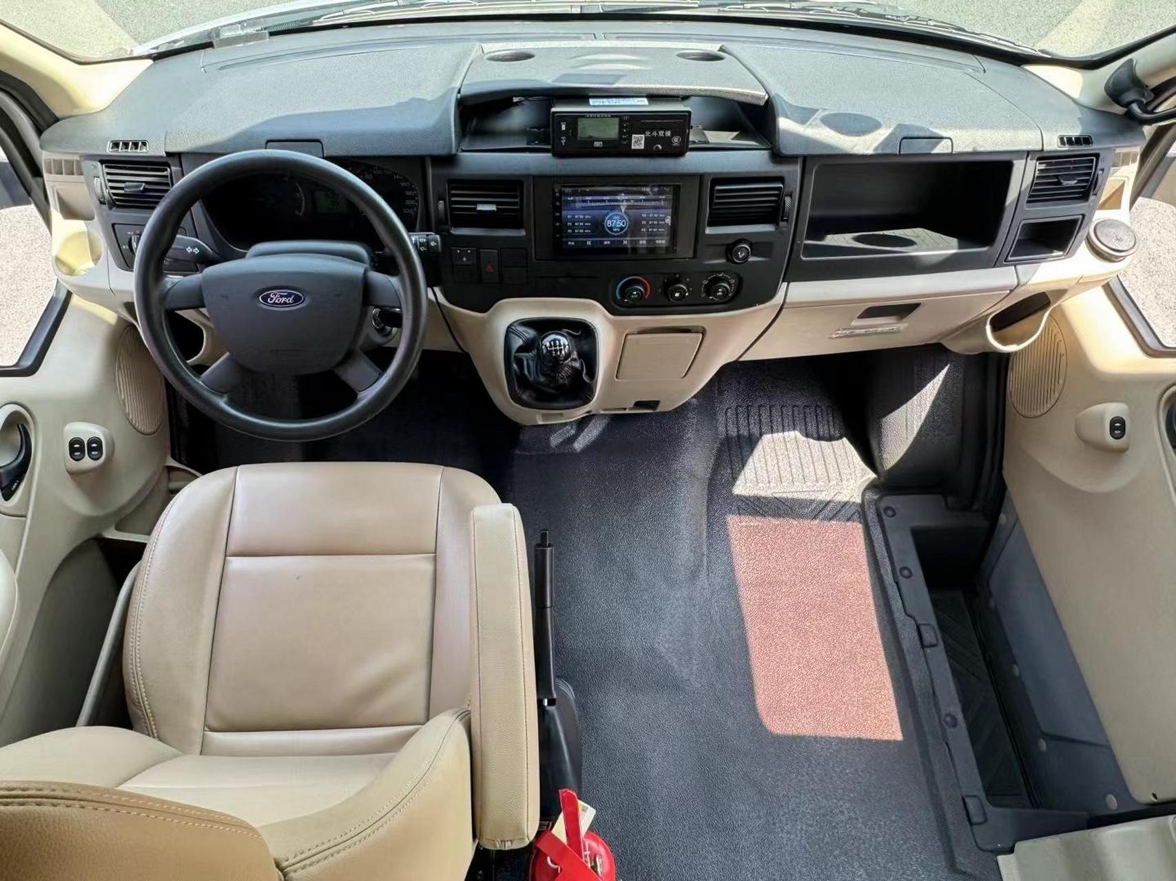 19年3月上牌,福特新世代全顺,高顶17座,非营运,国五排放,极品车况!