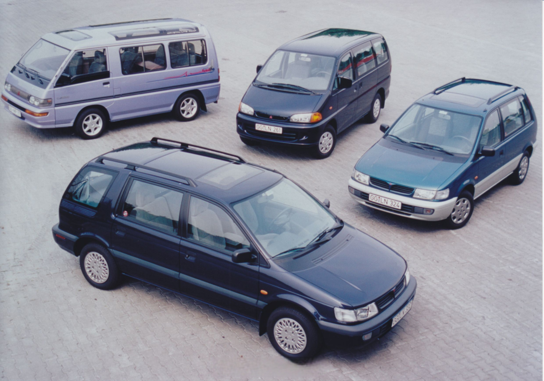 对于三菱汽车的厢式车阵容来说,90年代应该是空前绝后的顶峰了吧[思考