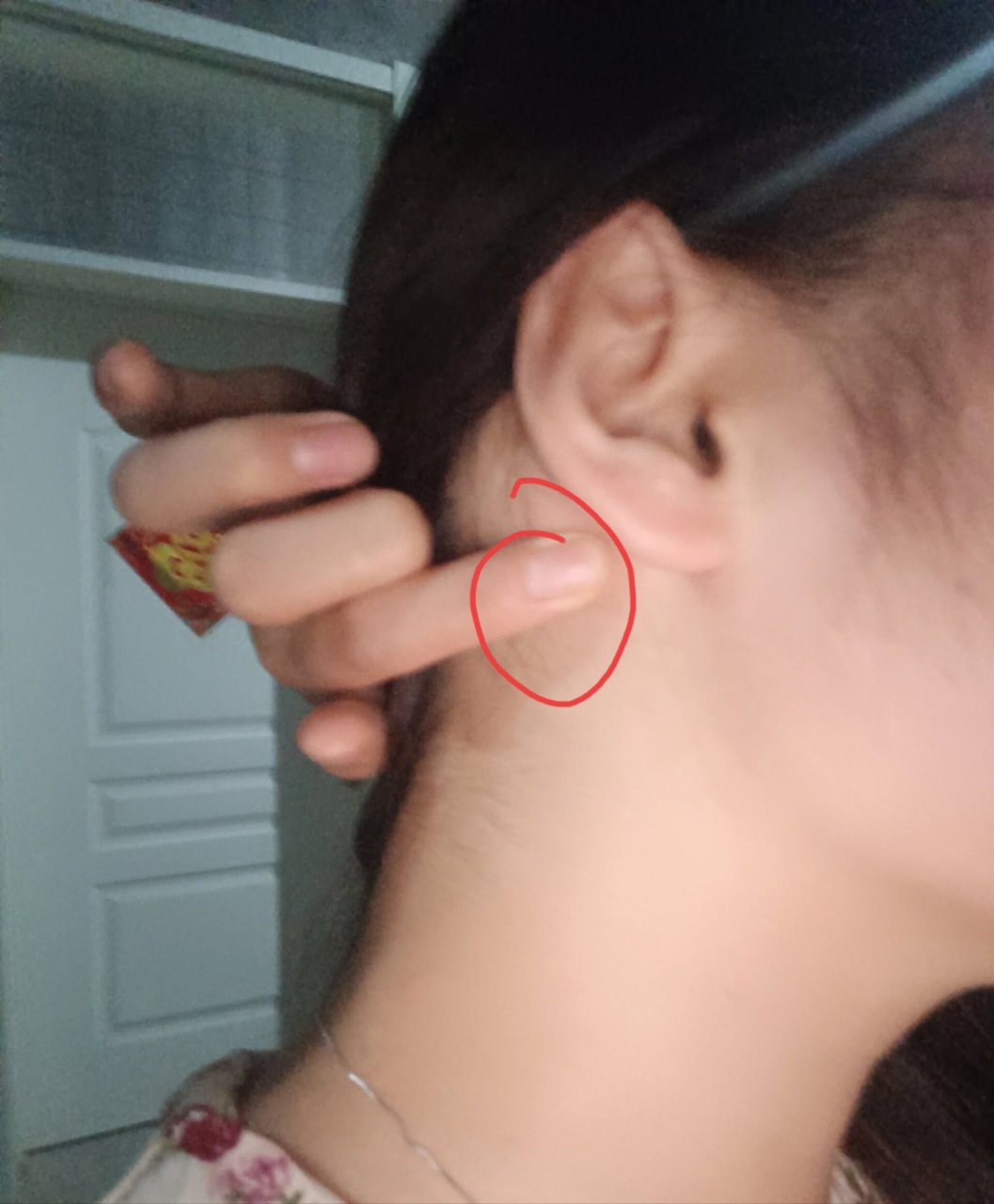 耳后面疼 有没有知道耳后面疼是怎么回事  我的左边耳朵后面   昨天