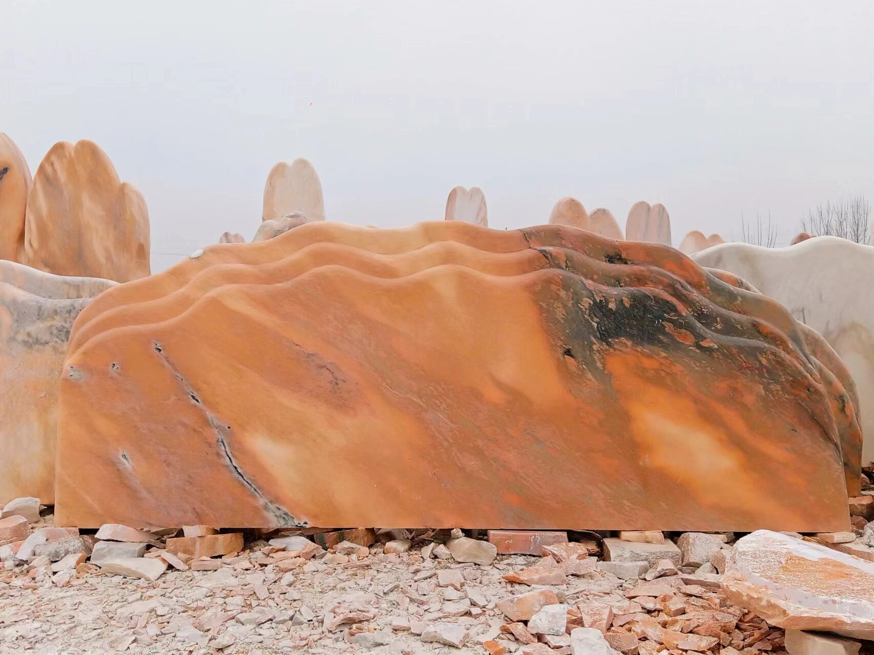 彩霞石 彩霞石也叫晚霞红,用于刻字是很好的选择,你见过这样的村牌石