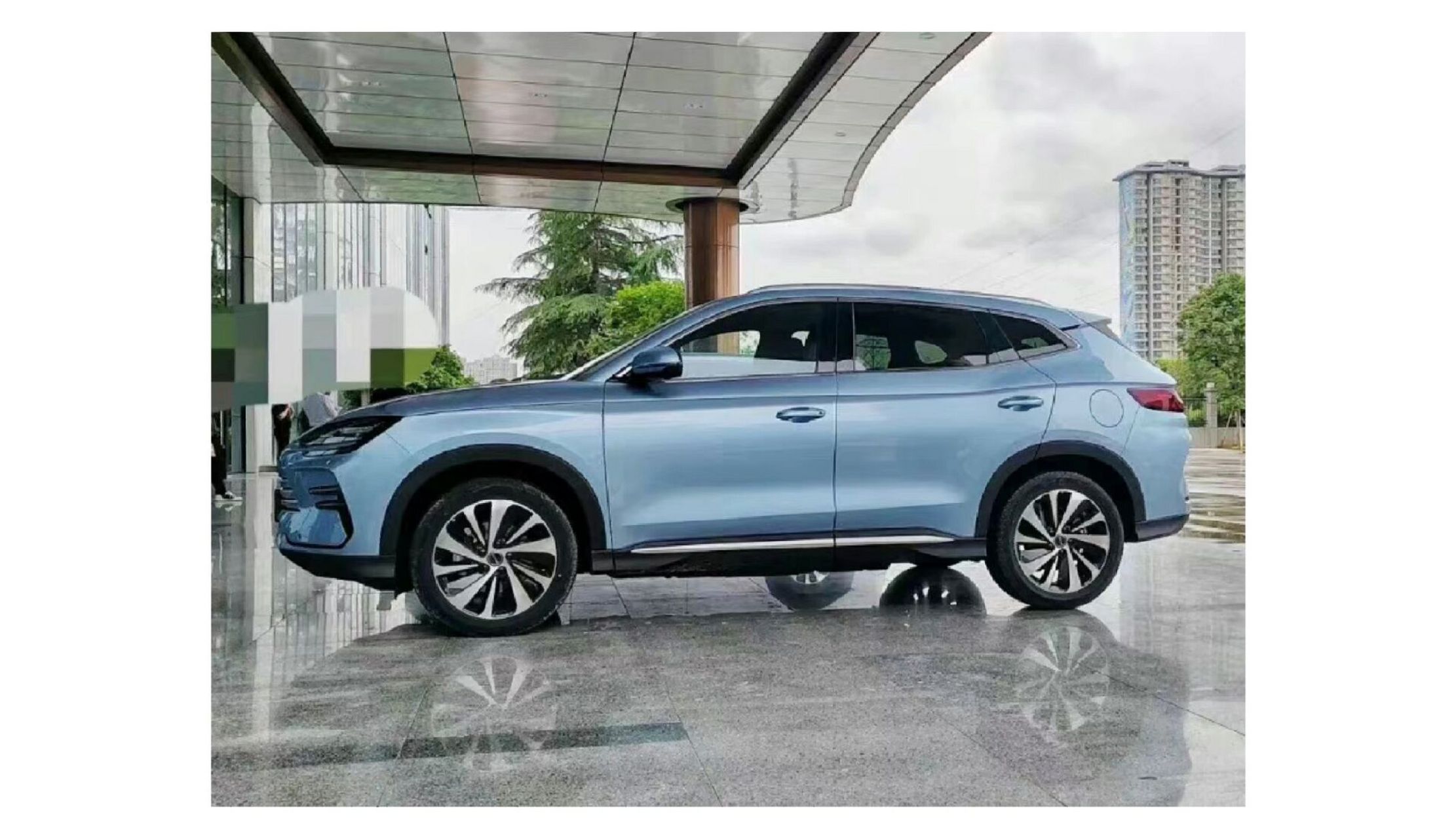 宋plusdmi2023款冠军版冰川蓝配色 实拍外观,好像确实没之前那么大气