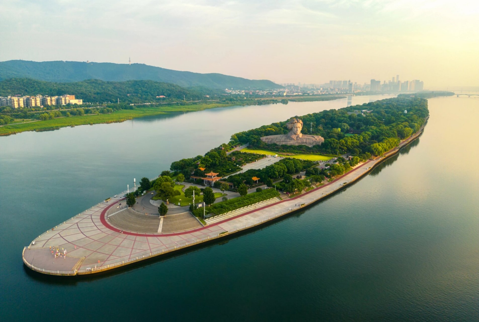 长沙风光│不同时间段的橘子洲 "湘江北去,橘子洲头" 伟人的头像屹立