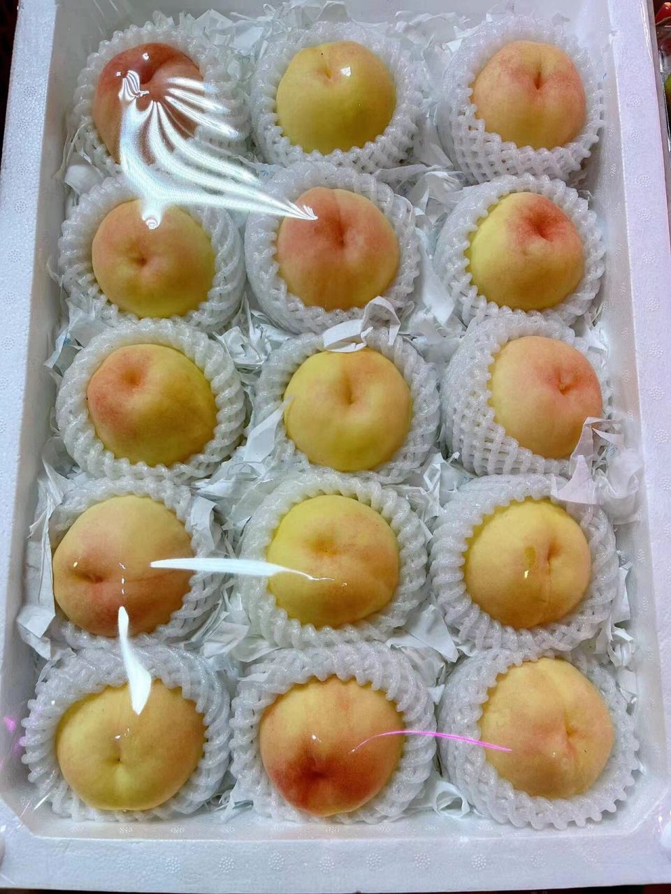 桃子现在种类是最全的时候了 好吃的桃子全部下来了,尤其是新疆的小桃