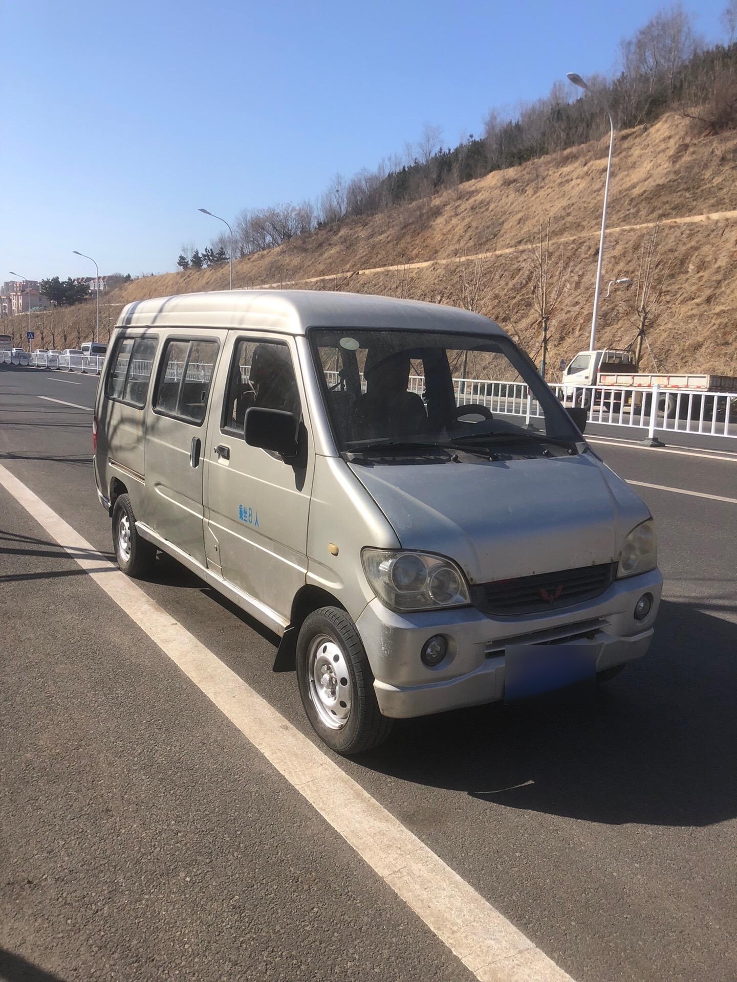 10年五菱之光加长面包车.