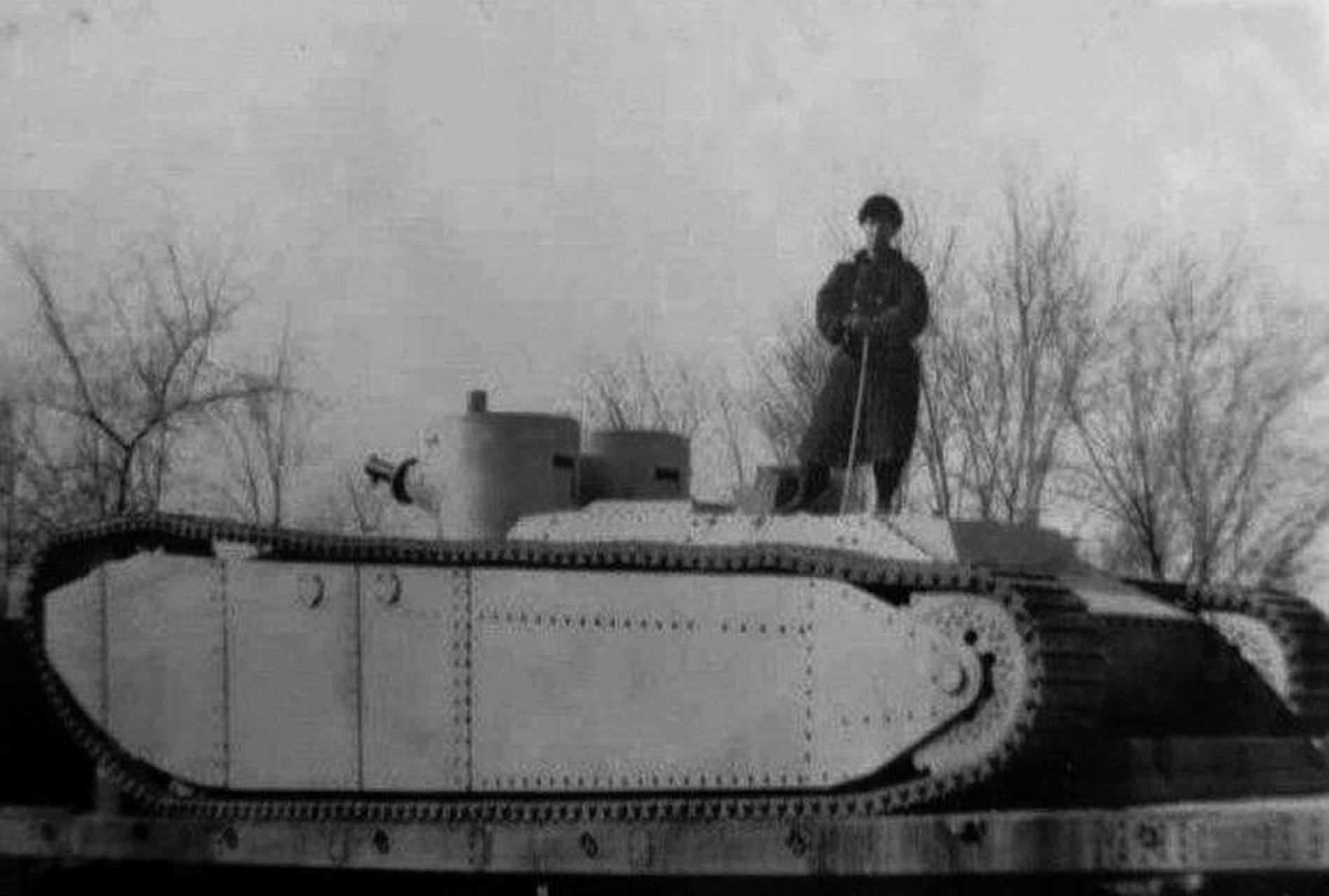 北伐期间,除了奉军装备过坦克和装甲车以外,其他军阀也曾通过各种渠道